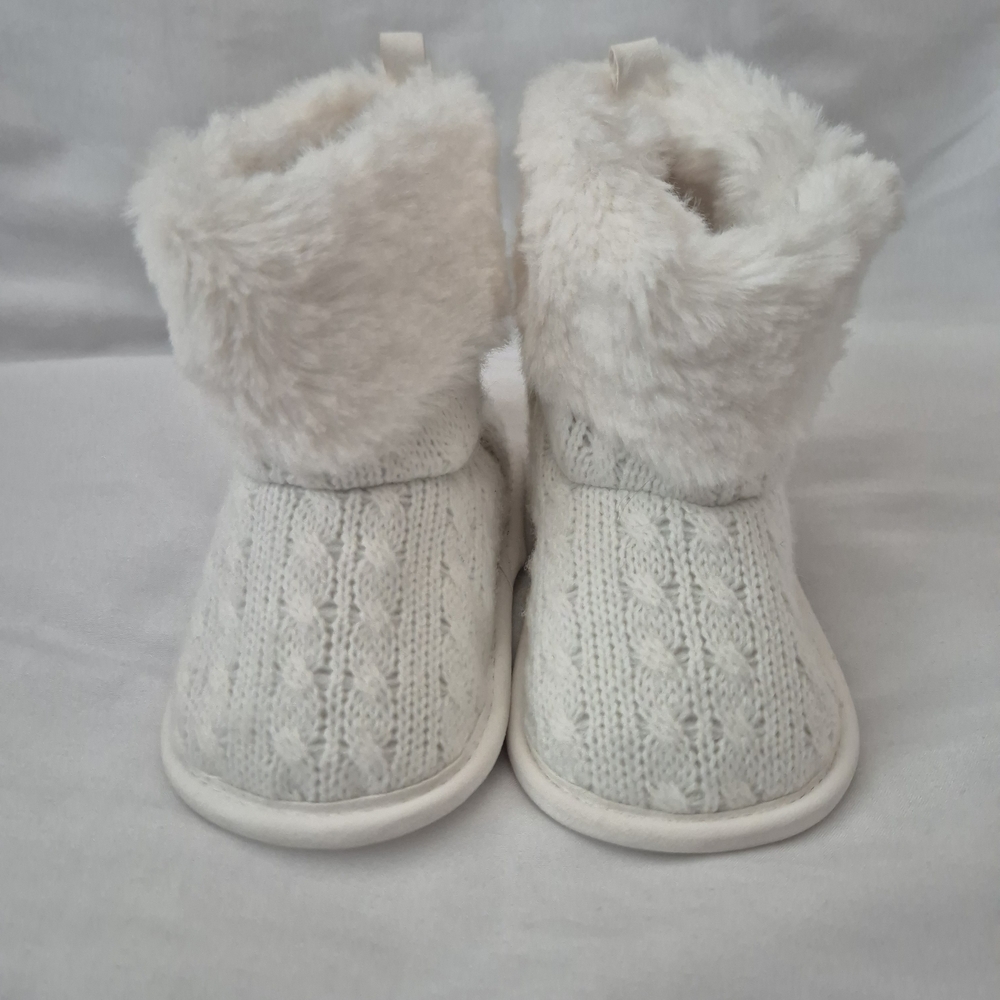 Carter's Cozy Baby knit Booties with inner an upper faux fur size 9-12m (~US5)